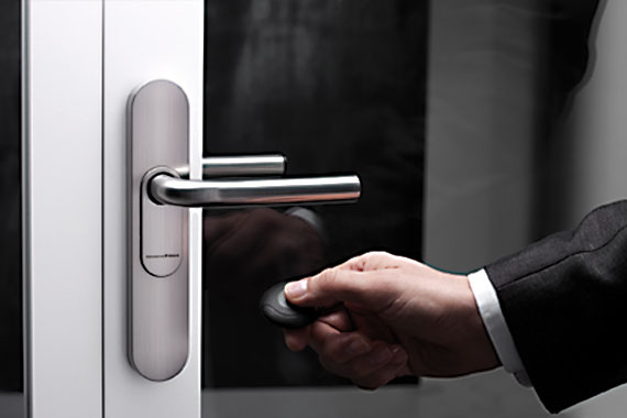 SimonVoss_SmartHandle_Tueroeffnung