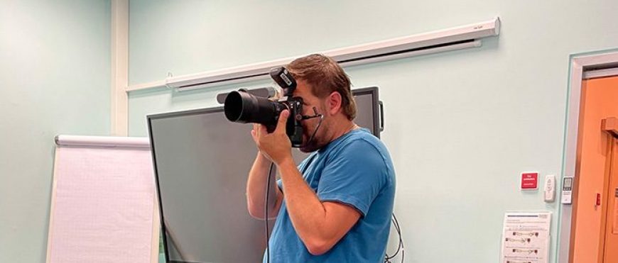 Hallo zu unseren neuen Mitarbeitern – Fotoshooting mit Klaus Listl von the freezing motions: